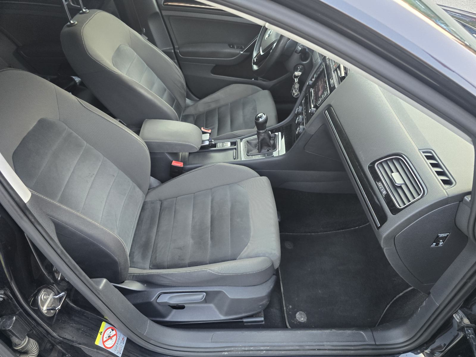 VW Golf 7 1,6 TDI Alu17,Kozni volan Mf,Ambijent,Zatamljen,Servisiran, fotografija 9