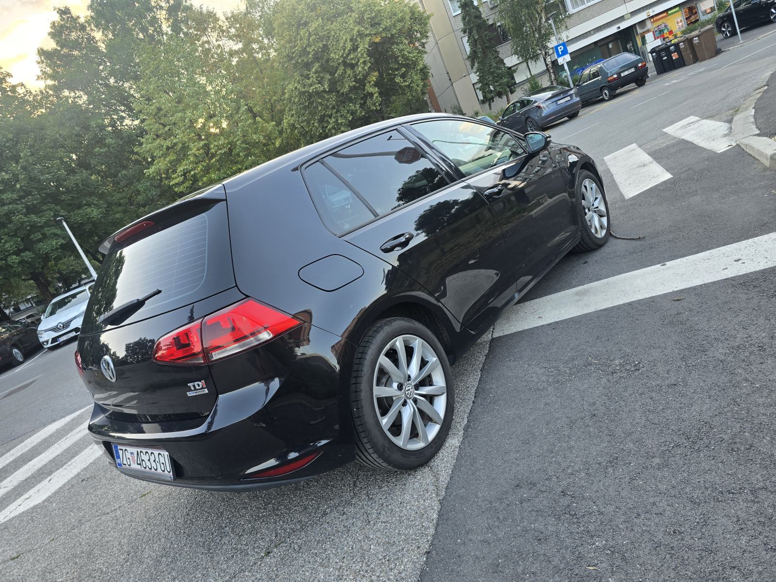 VW Golf 7 1,6 TDI Alu17,Kozni volan Mf,Ambijent,Zatamljen,Servisiran, fotografija 7