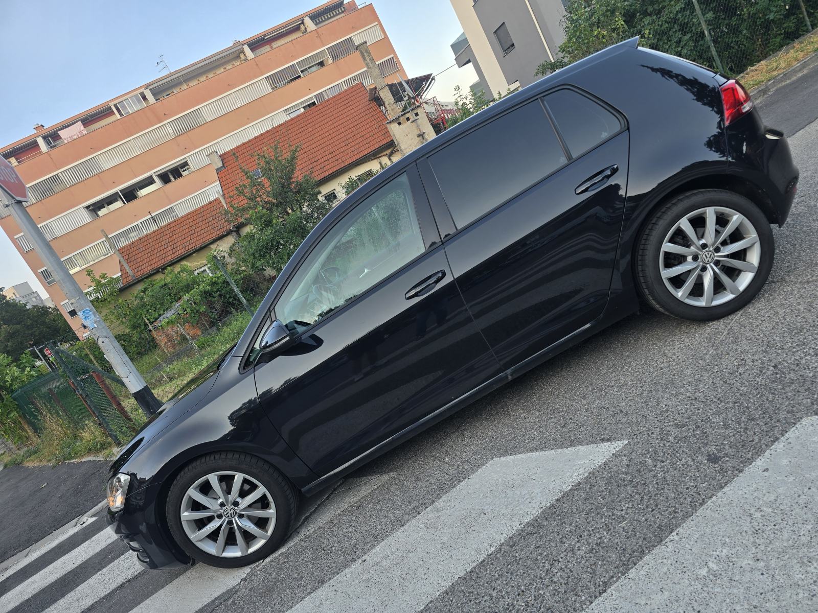 VW Golf 7 1,6 TDI Alu17,Kozni volan Mf,Ambijent,Zatamljen,Servisiran, fotografija 4
