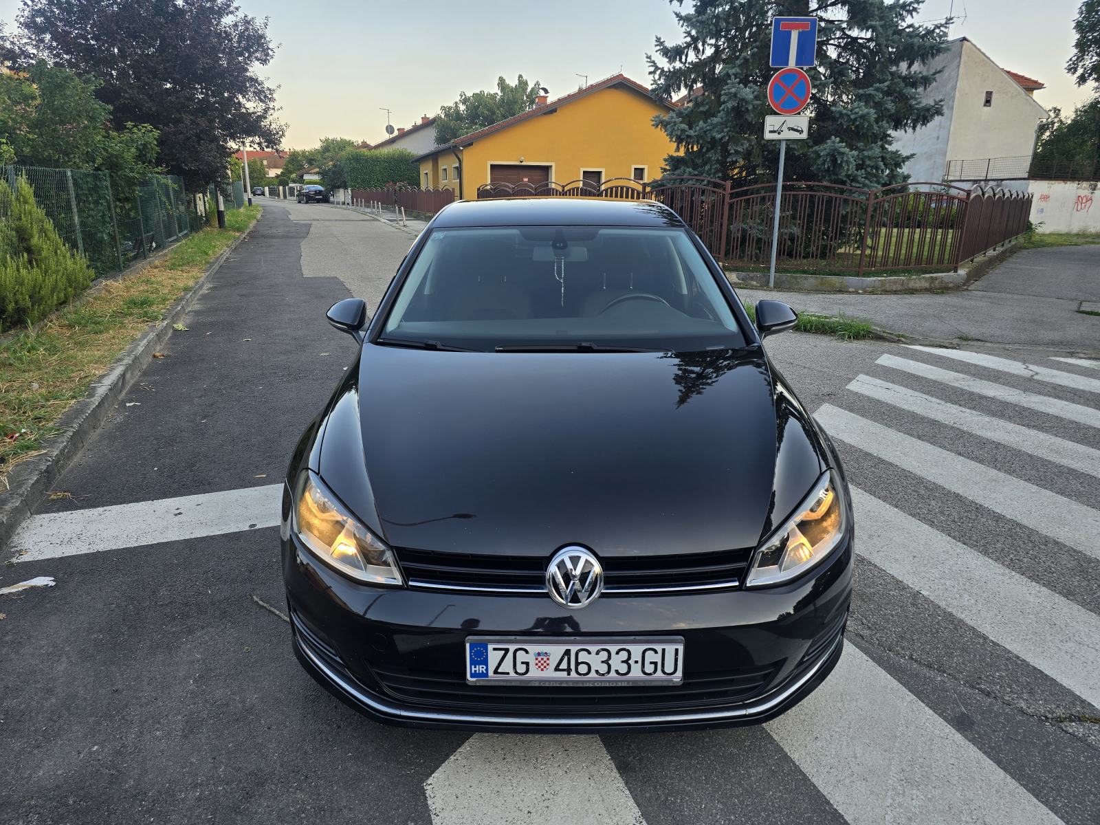 VW Golf 7 1,6 TDI Alu17,Kozni volan Mf,Ambijent,Zatamljen,Servisiran, fotografija 2