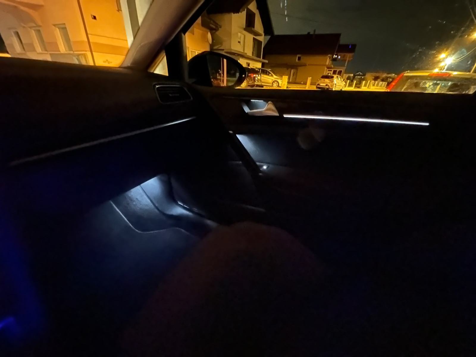 VW Golf 7 1,6 TDI Alu17,Kozni volan Mf,Ambijent,Zatamljen,Servisiran, fotografija 12
