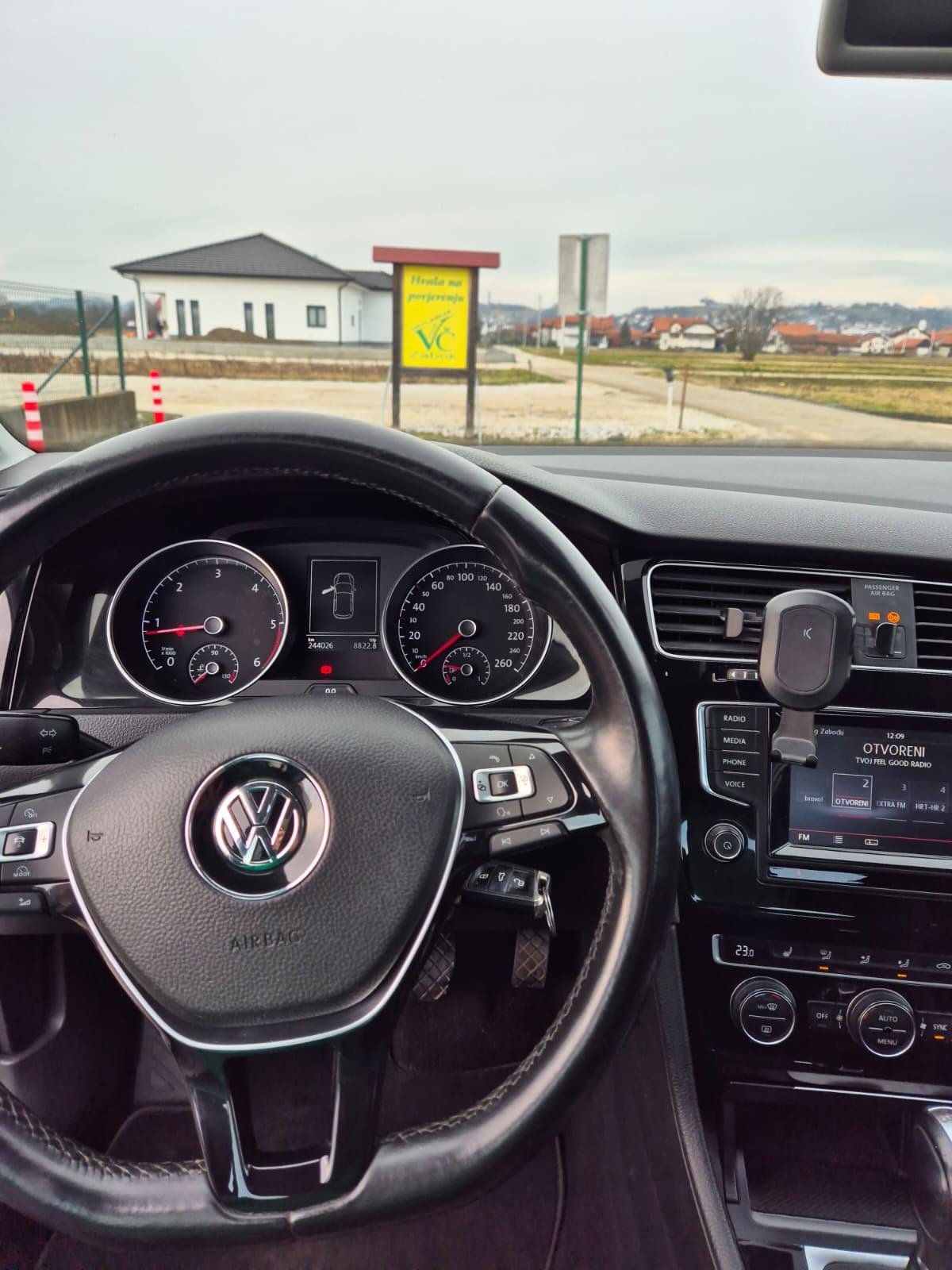 VW Golf 7 1.6TDI, DSG, Adaptivni tempomat, Parking asistencija, fotografija 4