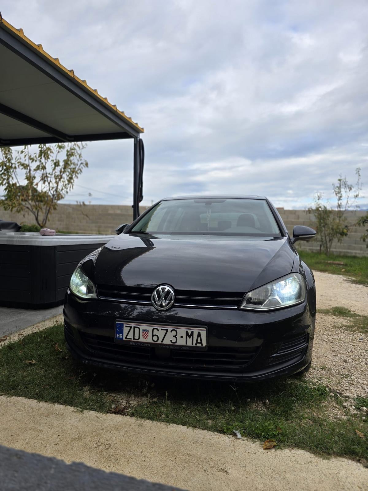 VW Golf 7 1.6 TDI - FULL OPREMA (Panorama, ACC), Reg. 05/2027!, fotografija 2