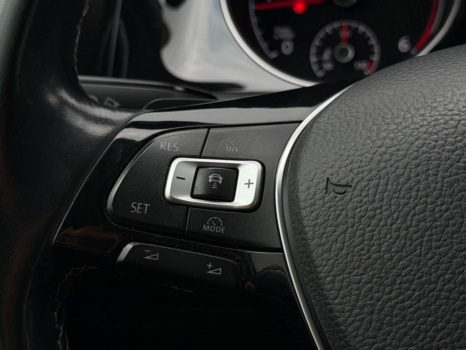 VW Golf 7 1,6 TDI CUP automatik FULL Oprema!, fotografija 13
