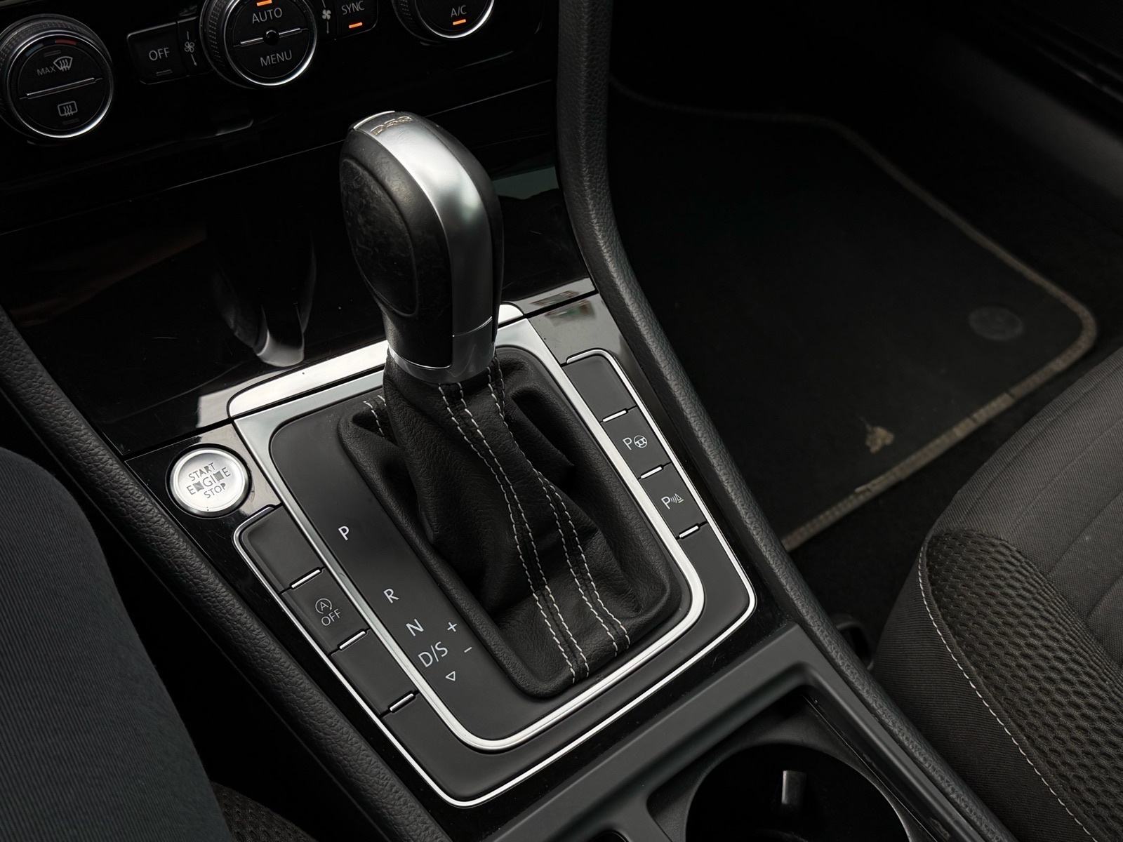 VW Golf 7 1,6 TDI CUP automatik FULL Oprema!, fotografija 12