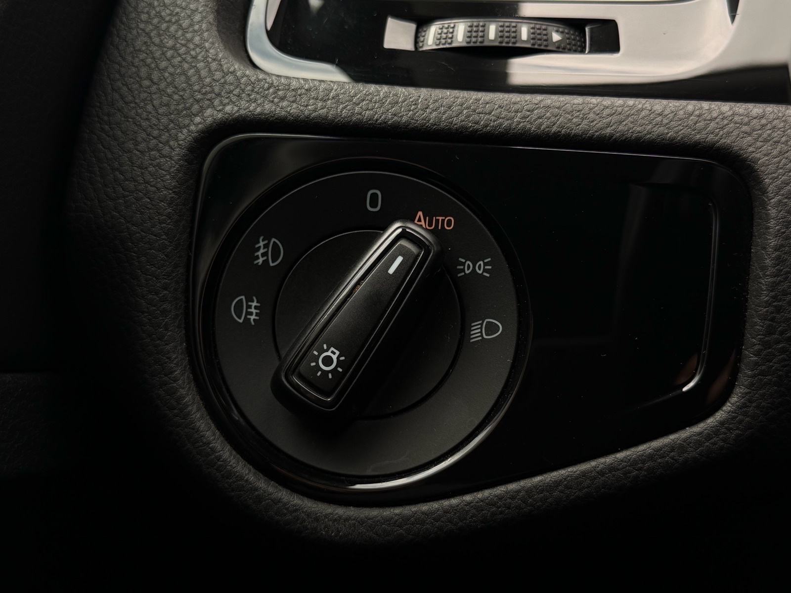 VW Golf 7 1,6 TDI CUP automatik FULL Oprema!, fotografija 15