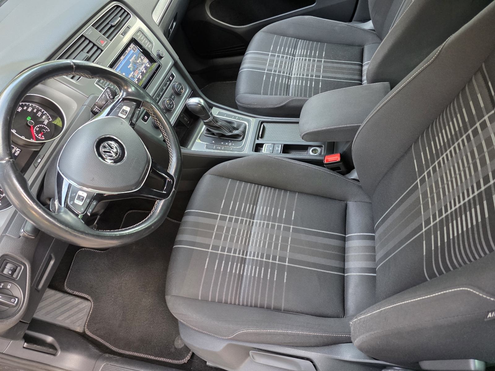 VW Golf 7 1,6 TDI R-LINE DSG automatik, fotografija 15