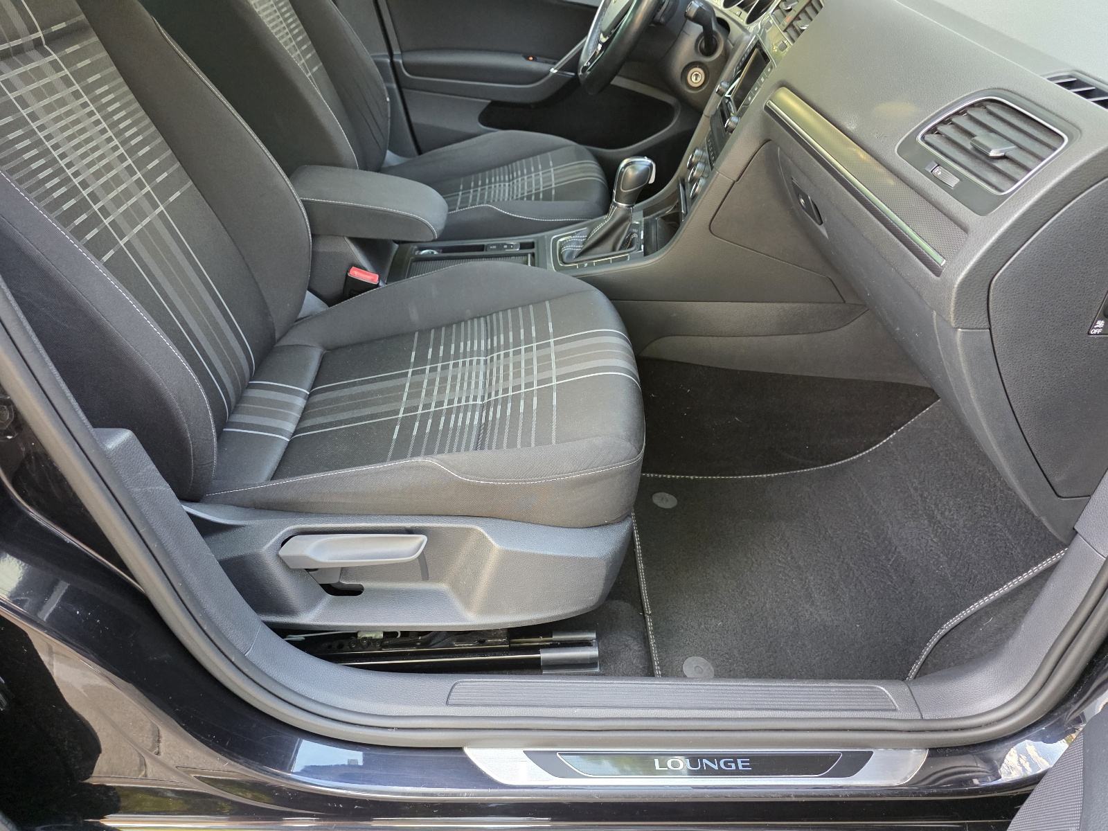 VW Golf 7 1,6 TDI R-LINE DSG automatik, fotografija 16