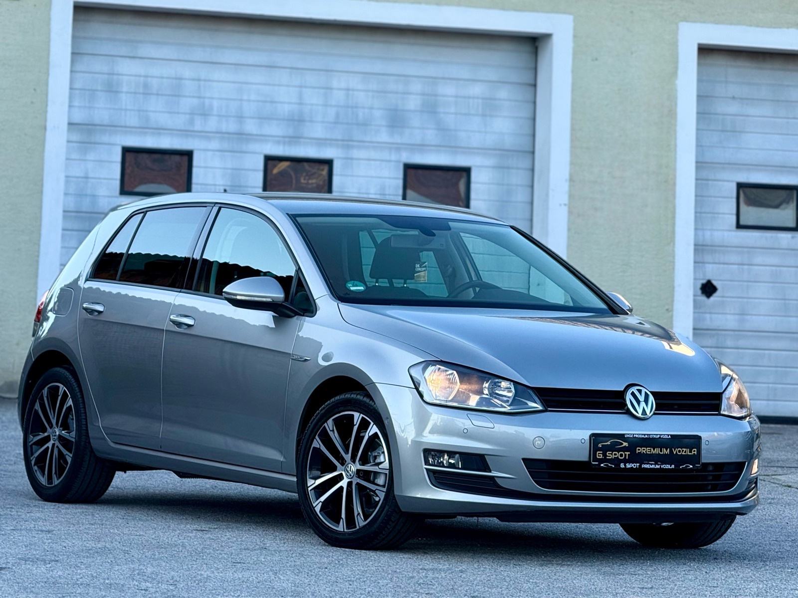 VW Golf 7 1,6 TDI BMT *CUP OPREMA*150TKM*NAVI*PDC*ALU17’*, fotografija 2