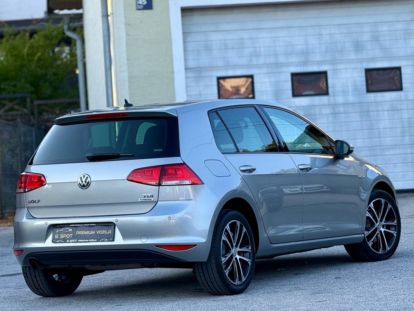 VW Golf 7 1,6 TDI BMT *CUP OPREMA*150TKM*NAVI*PDC*ALU17’*, fotografija 4