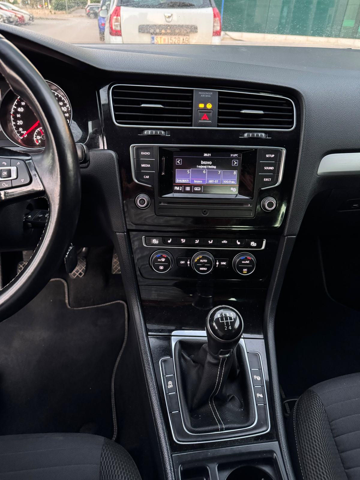 VW Golf 7 1,6 TDI BMT Cup park senzori 198tkm orig servisna knjiga, fotografija 12