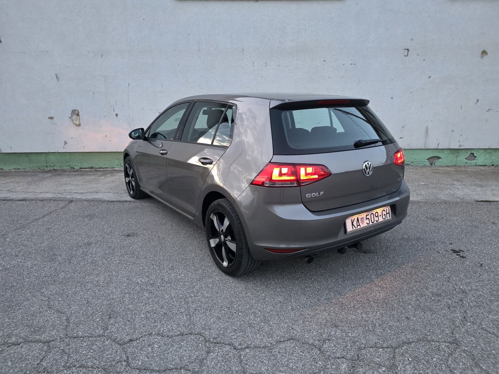 VW Golf 7 1,6 TDI BMT HR AUTO, 1.VLASNIK, SERVISNA KNJIGA., fotografija 14