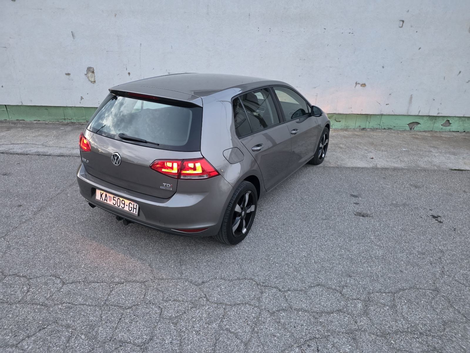VW Golf 7 1,6 TDI BMT HR AUTO, 1.VLASNIK, SERVISNA KNJIGA., fotografija 11