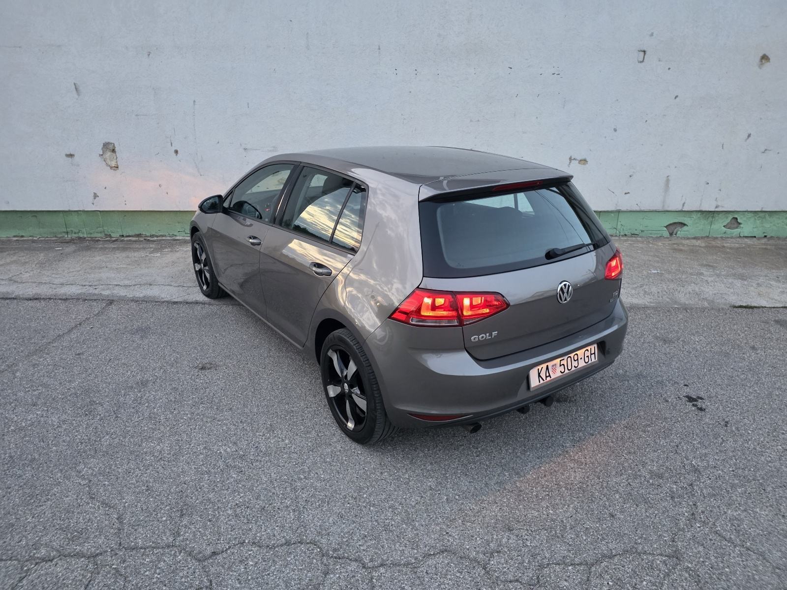VW Golf 7 1,6 TDI BMT HR AUTO, 1.VLASNIK, SERVISNA KNJIGA., fotografija 15