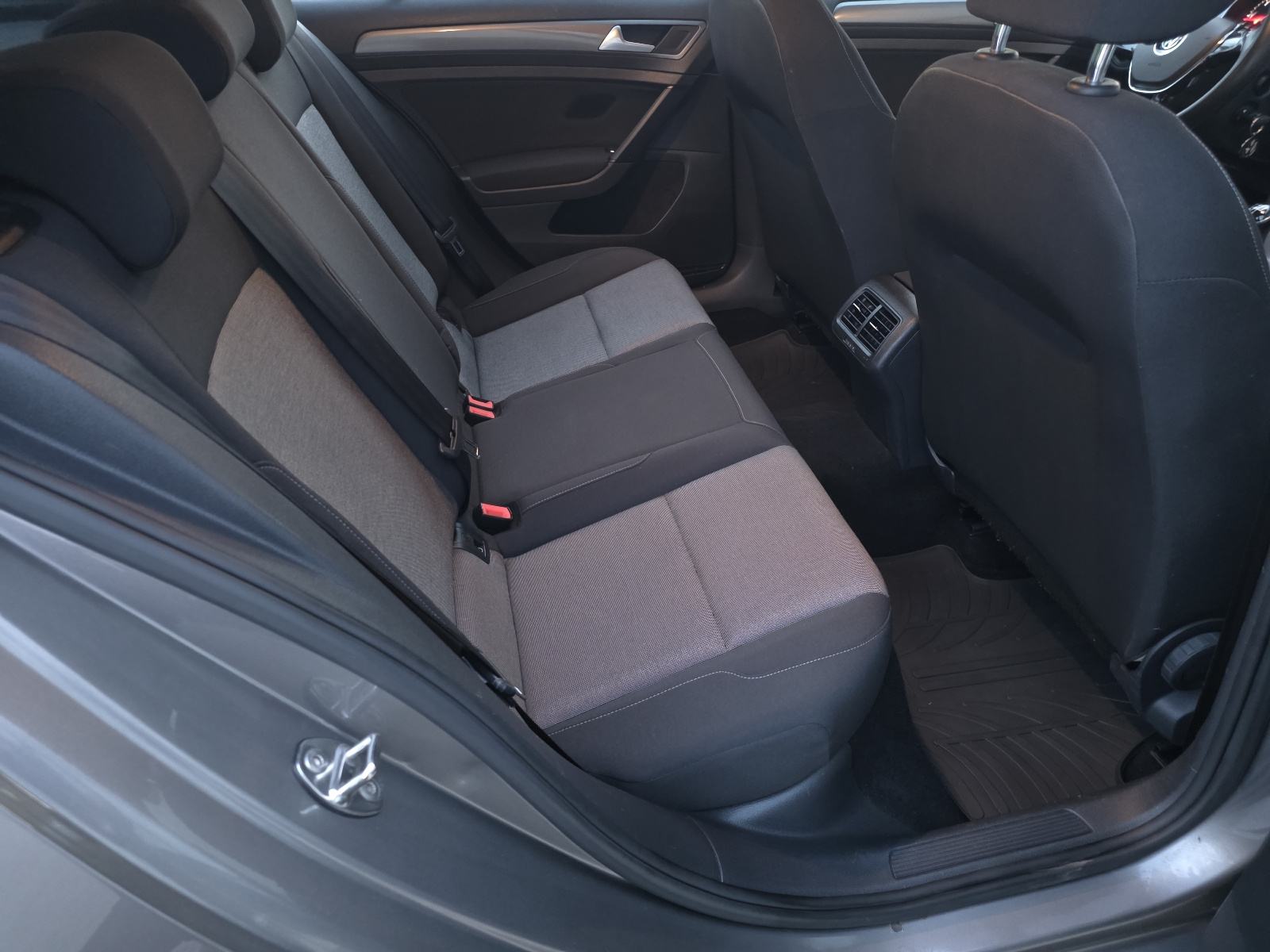 VW Golf 7 1,6 TDI BMT HR AUTO, 1.VLASNIK, SERVISNA KNJIGA., fotografija 18