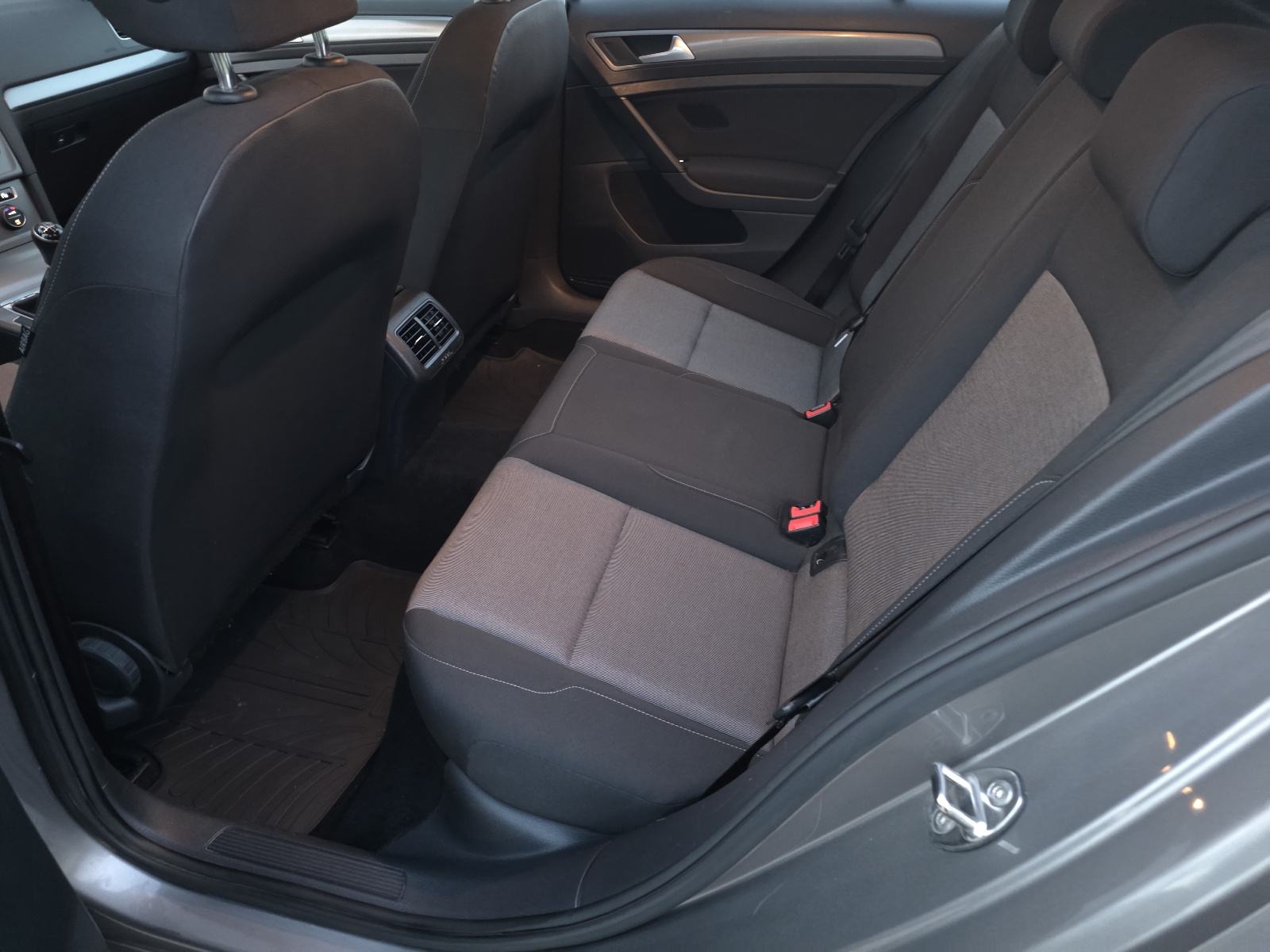 VW Golf 7 1,6 TDI BMT HR AUTO, 1.VLASNIK, SERVISNA KNJIGA., fotografija 19