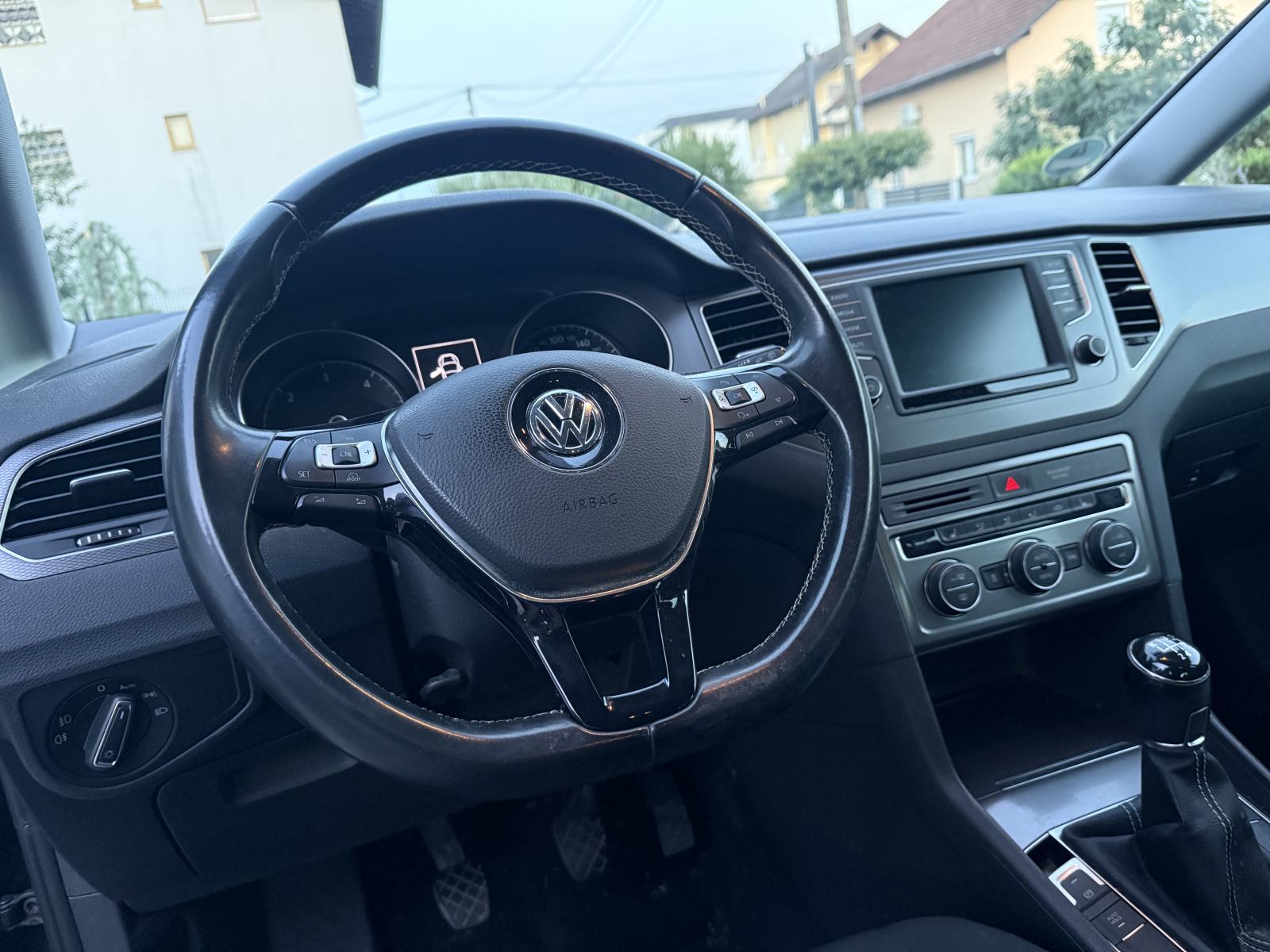 VW Golf 7 1,6 TDI BMT LOUNGE,XENON,LED,106tkm,VELIKI SERVIS,JAMSTVO!, fotografija 5
