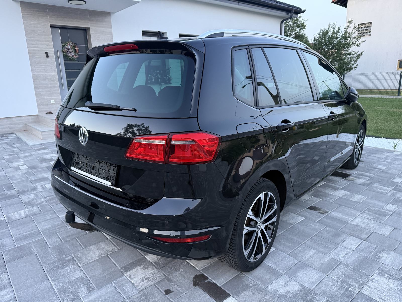 VW Golf 7 1,6 TDI BMT LOUNGE,XENON,LED,106tkm,VELIKI SERVIS,JAMSTVO!, fotografija 3