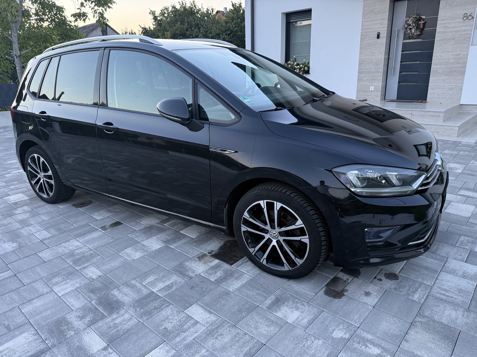 VW Golf 7 1,6 TDI BMT LOUNGE,XENON,LED,106tkm,VELIKI SERVIS,JAMSTVO!, fotografija 2