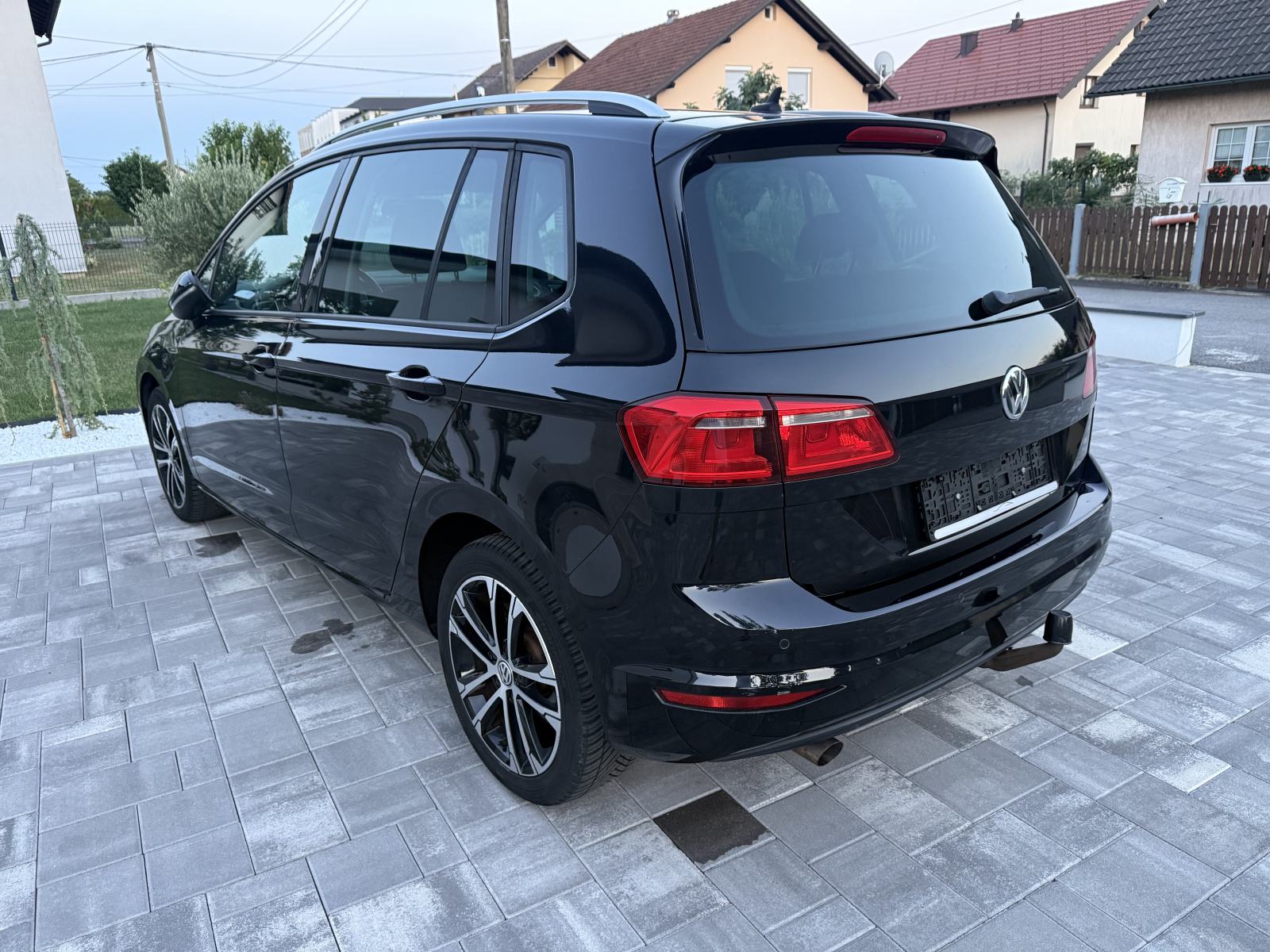 VW Golf 7 1,6 TDI BMT LOUNGE,XENON,LED,106tkm,VELIKI SERVIS,JAMSTVO!, fotografija 4