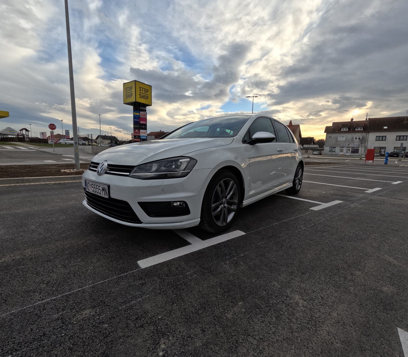 Vw Golf 7 1.6 Tdi 110 Ps VW GOLF 7 1,6 TDI *BESPRIJEKORNO STANJE VELIKI SERVIS REG 1 GOD KASKO
