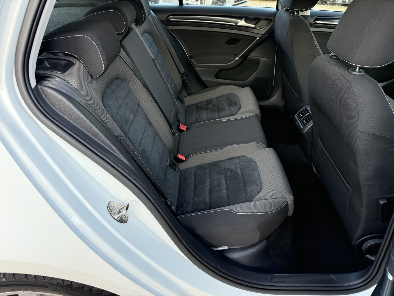 VW GOLF 7 1.6 TDI *HIGHLINE* 2014. Godina - NAVI - ALU - SERVISNA!, fotografija 17