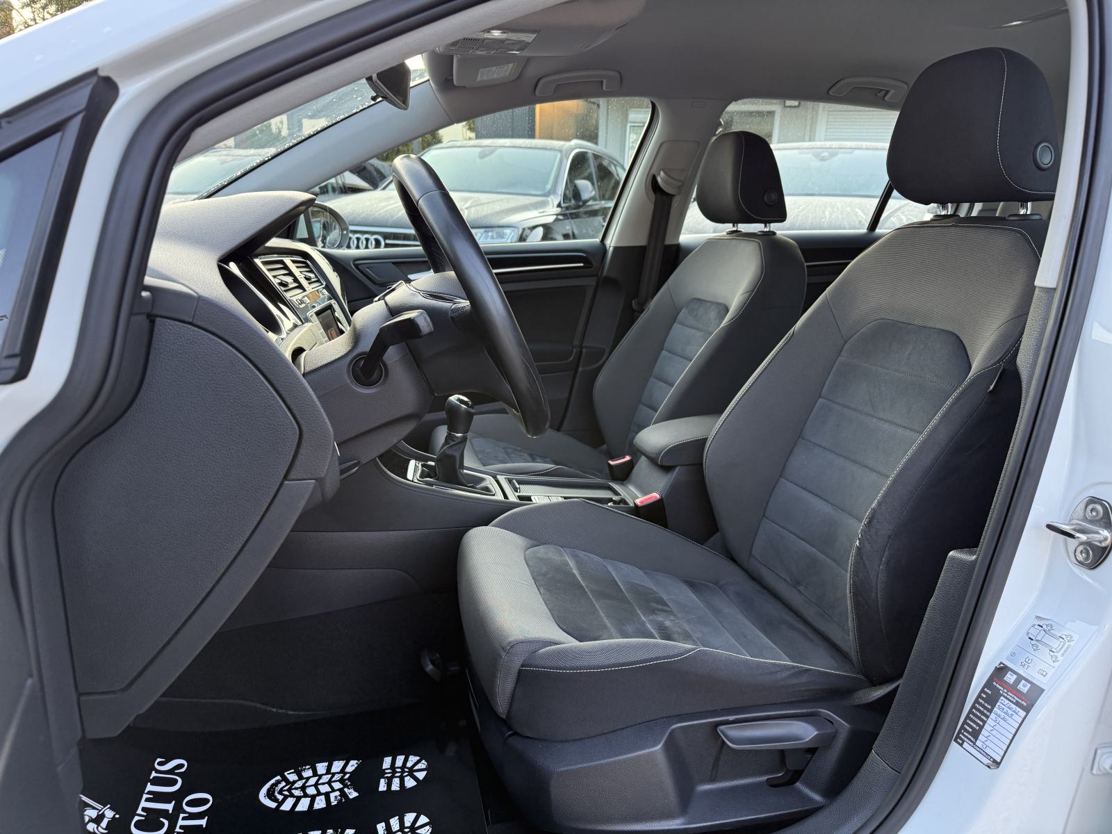 VW GOLF 7 1.6 TDI *HIGHLINE* 2014. Godina - NAVI - ALU - SERVISNA!, fotografija 10