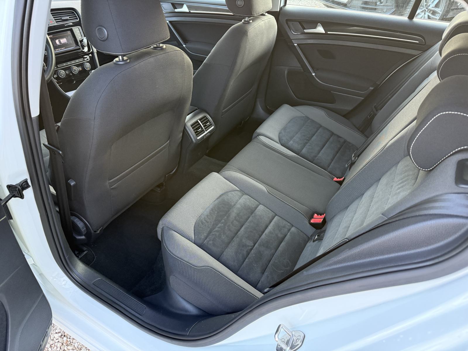 VW GOLF 7 1.6 TDI *HIGHLINE* 2014. Godina - NAVI - ALU - SERVISNA!, fotografija 14