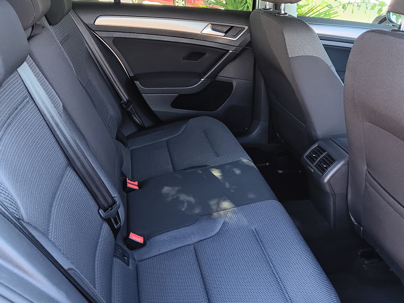 VW Golf 7 1,6 TDI BMT,Velike servis,Reg., fotografija 13