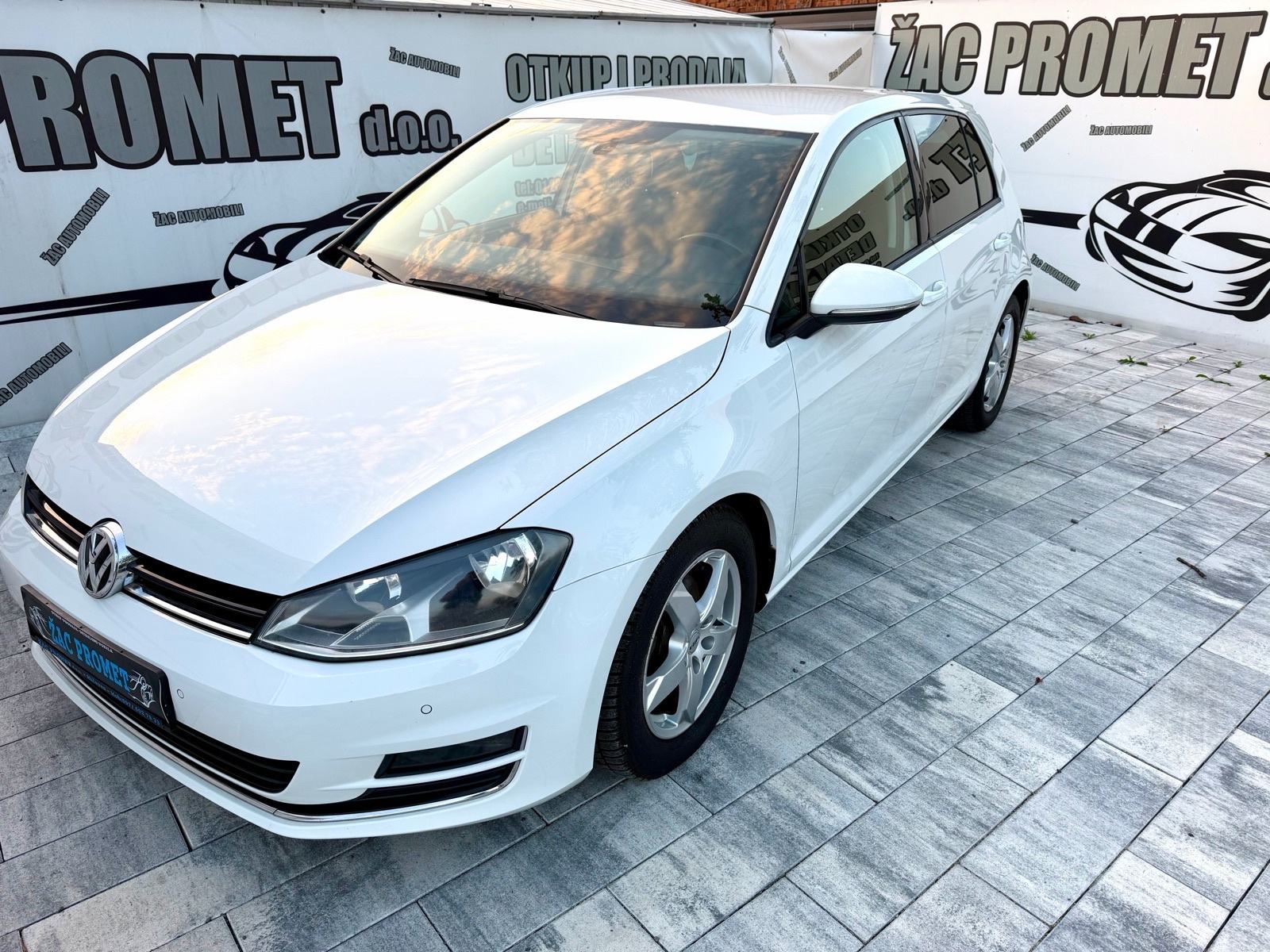 VW Golf 7 1,6 TDI BMT =HR AUTO= REG-1 GOD= KAO NOV=KARTICE-36 RATA, fotografija 2