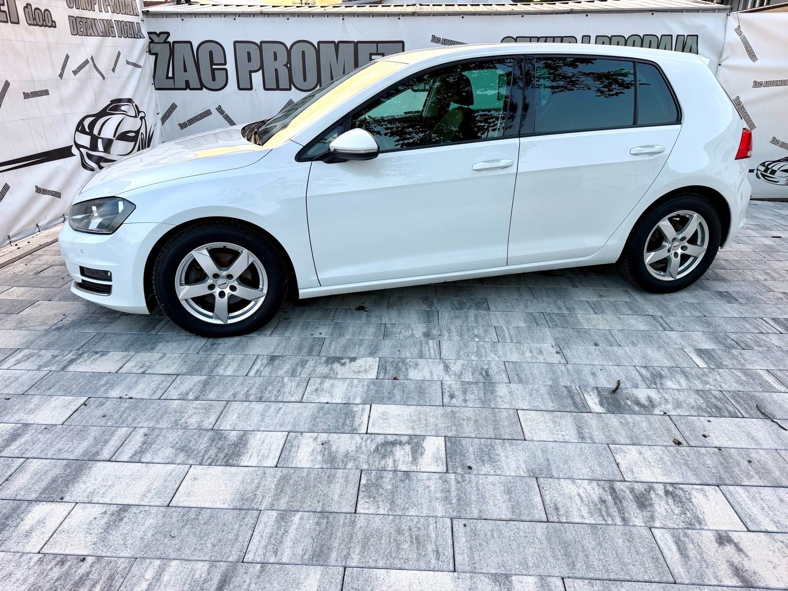 VW Golf 7 1,6 TDI BMT =HR AUTO= REG-1 GOD= KAO NOV=KARTICE-36 RATA, fotografija 10