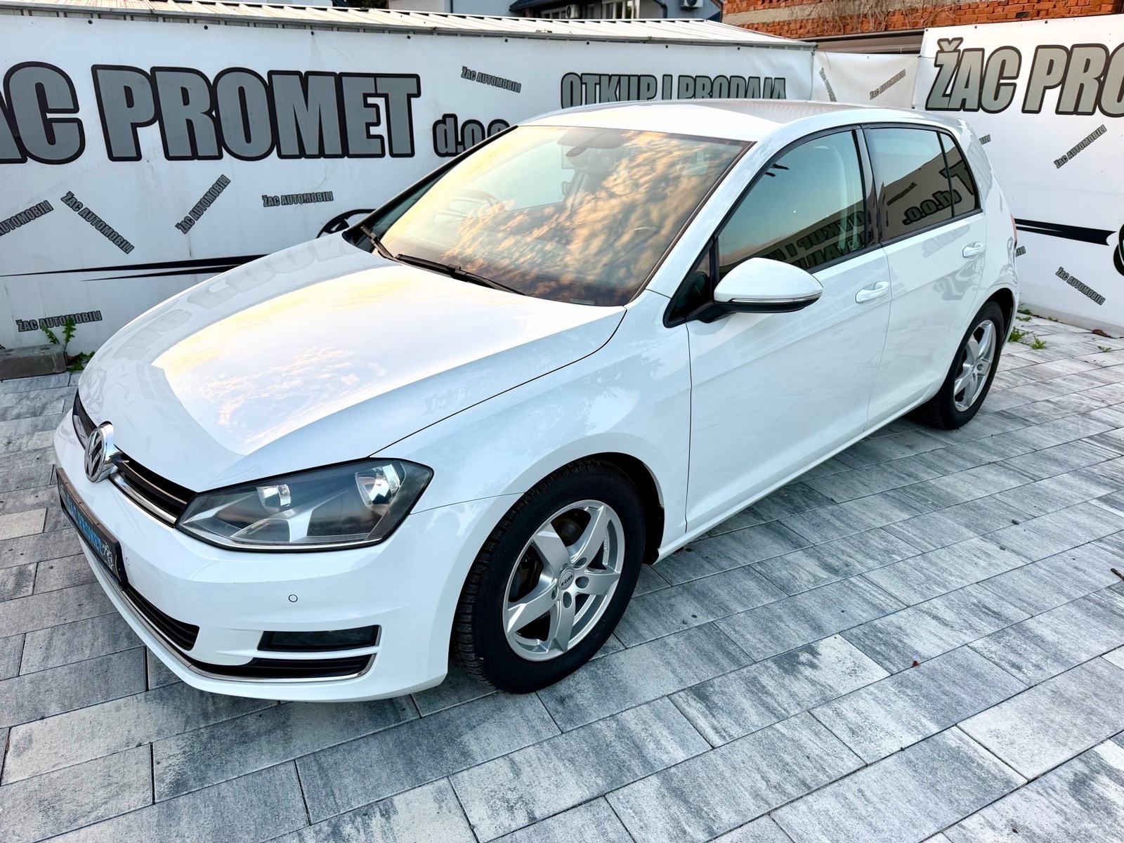 VW Golf 7 1,6 TDI BMT =HR AUTO= REG-1 GOD= KAO NOV=KARTICE-36 RATA, fotografija 11