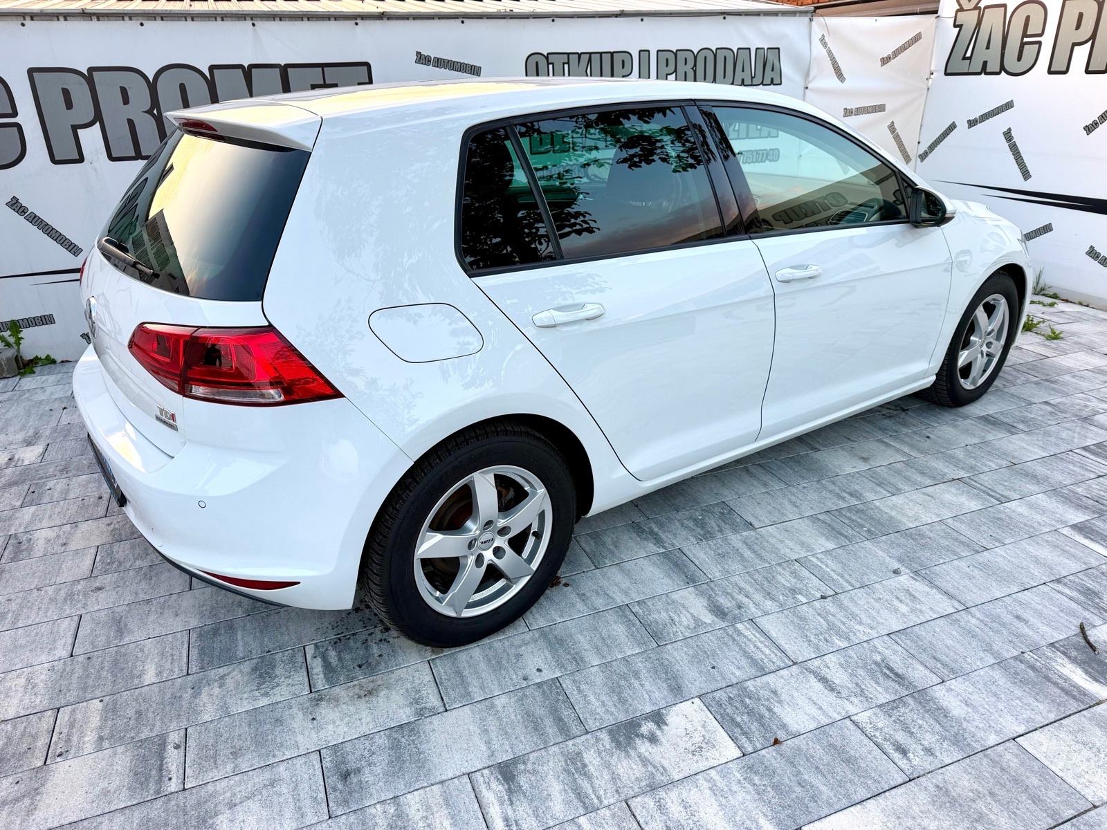 VW Golf 7 1,6 TDI BMT =HR AUTO= REG-1 GOD= KAO NOV=KARTICE-36 RATA, fotografija 15