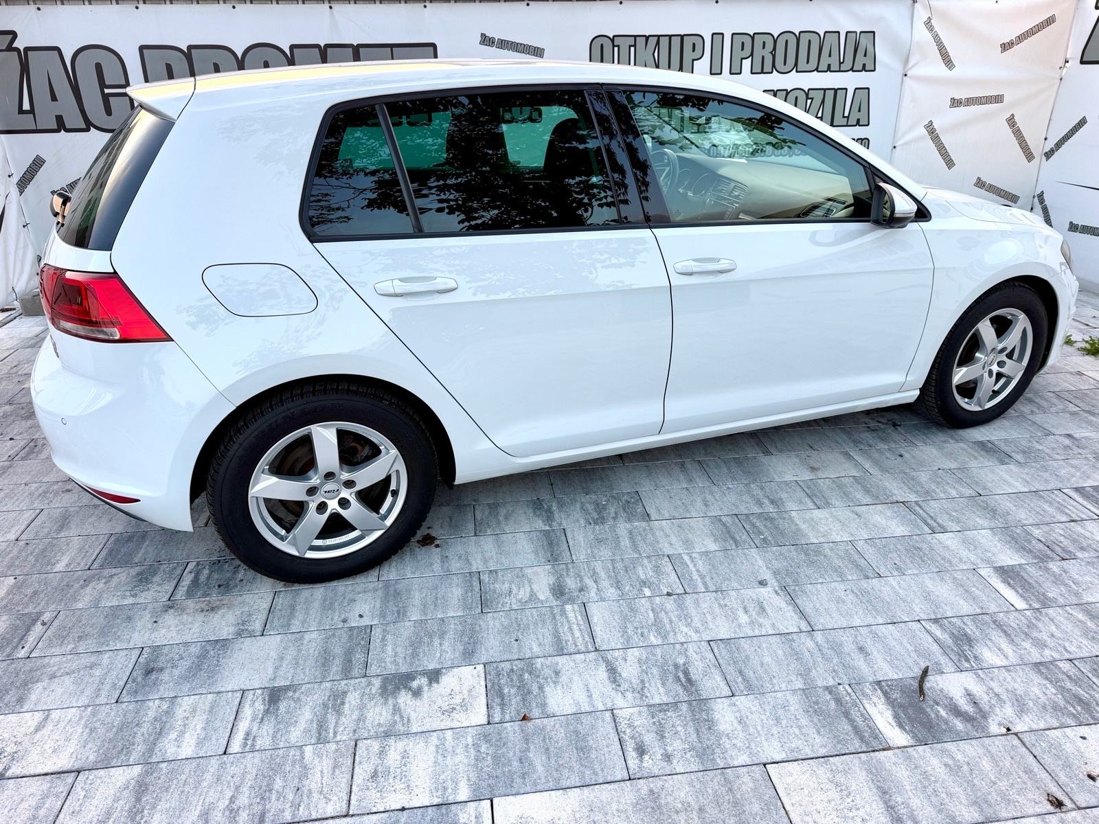 VW Golf 7 1,6 TDI BMT =HR AUTO= REG-1 GOD= KAO NOV=KARTICE-36 RATA, fotografija 18