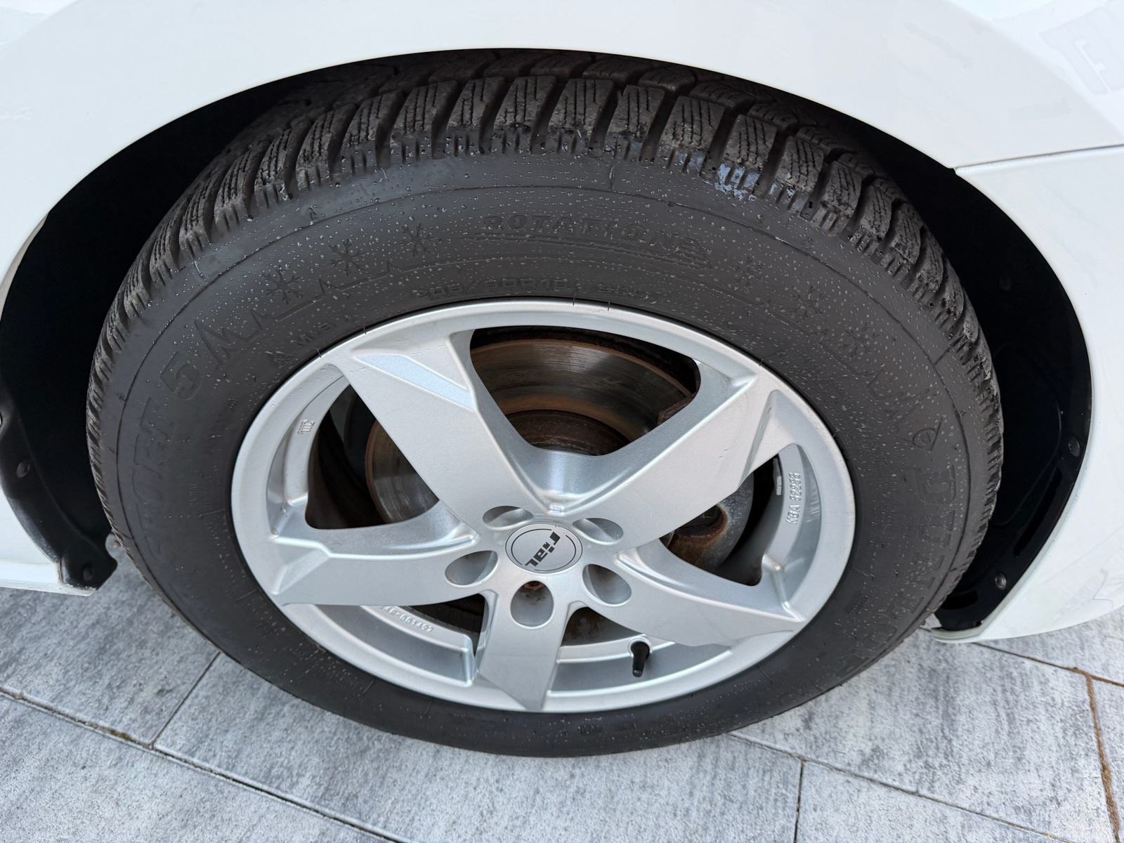 VW Golf 7 1,6 TDI BMT =HR AUTO= REG-1 GOD= KAO NOV=KARTICE-36 RATA, fotografija 19