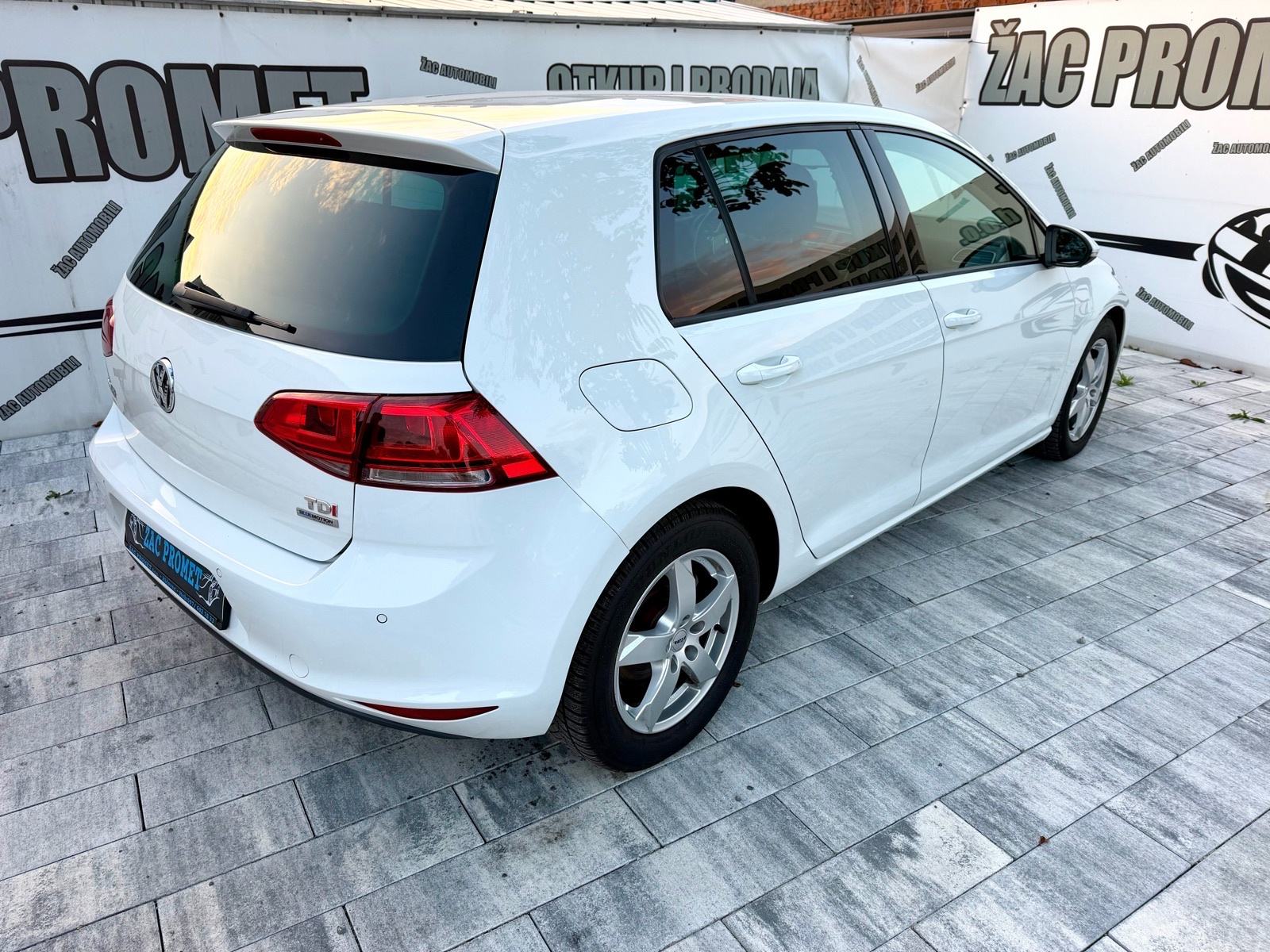 VW Golf 7 1,6 TDI BMT =HR AUTO= REG-1 GOD= KAO NOV=KARTICE-36 RATA, fotografija 20
