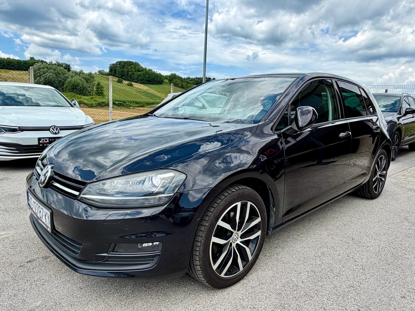 VW Golf 7 1,6 TDI BMT *V.Servis!* BiXenon Navi REG Masaža R17 Servisna, fotografija 2