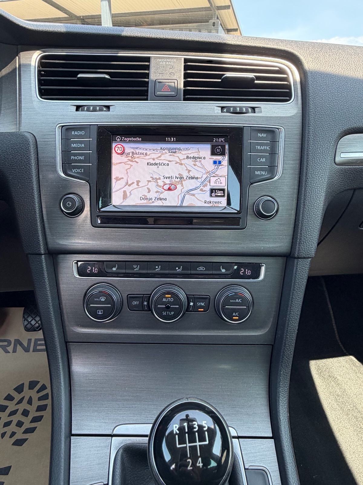 VW Golf 7 1,6 TDI BMT *V.Servis!* BiXenon Navi REG Masaža R17 Servisna, fotografija 20