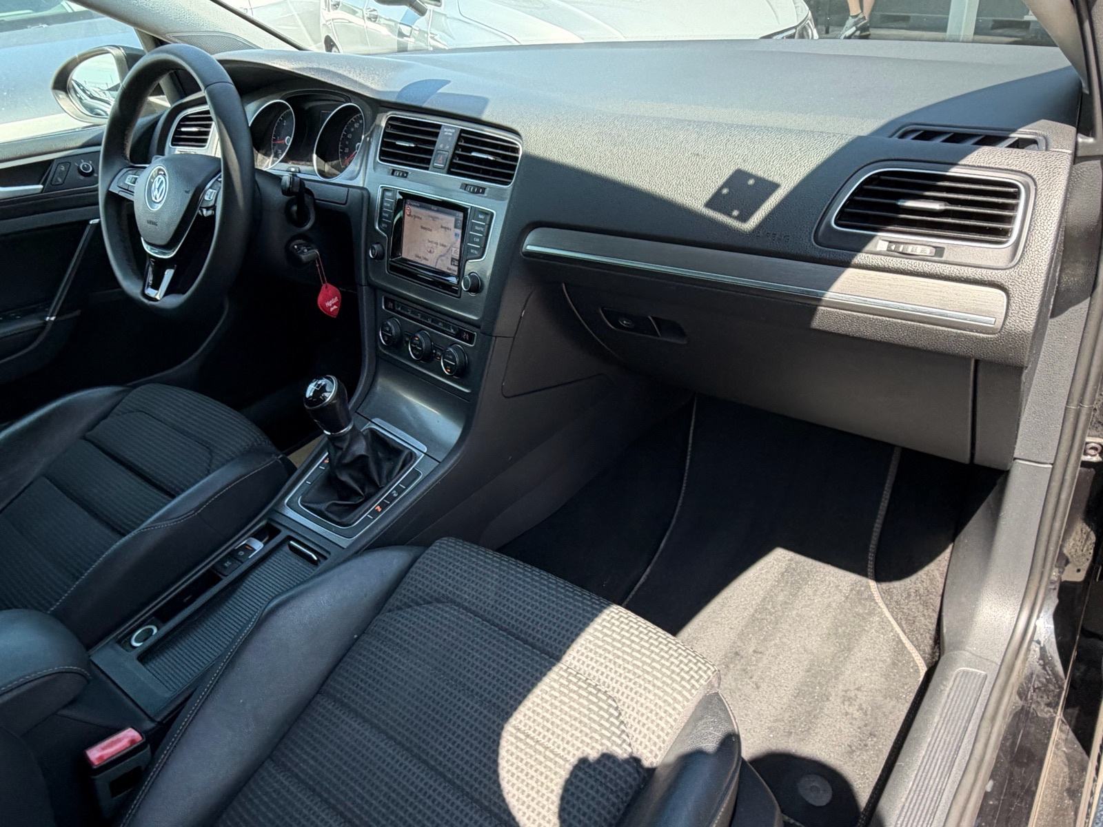 VW Golf 7 1,6 TDI BMT *V.Servis!* BiXenon Navi REG Masaža R17 Servisna, fotografija 12