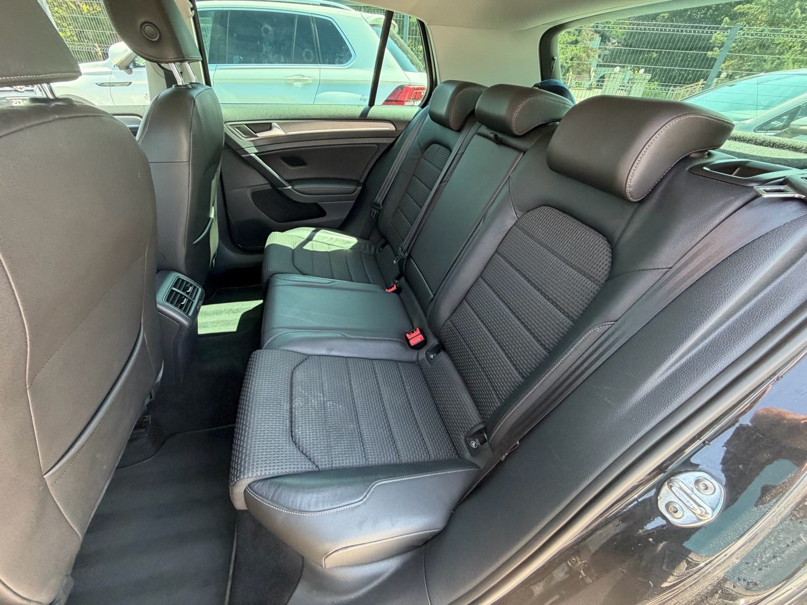 VW Golf 7 1,6 TDI BMT *V.Servis!* BiXenon Navi REG Masaža R17 Servisna, fotografija 14