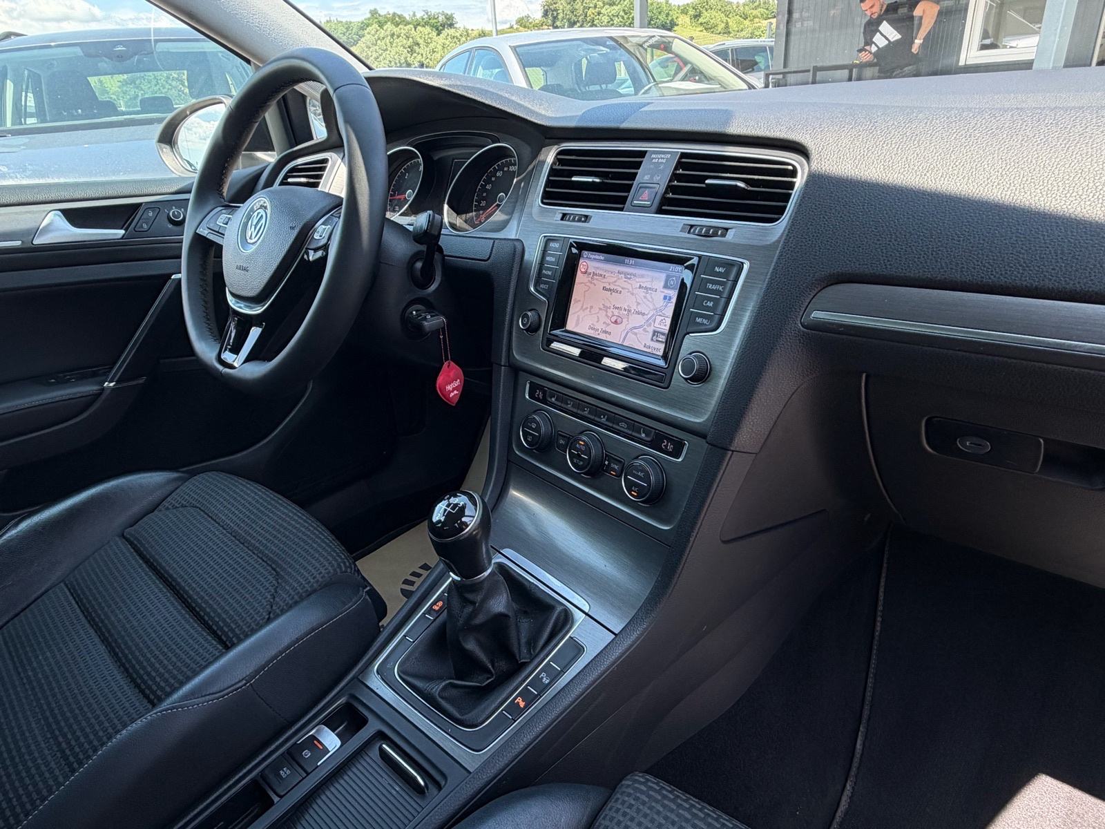 VW Golf 7 1,6 TDI BMT *V.Servis!* BiXenon Navi REG Masaža R17 Servisna, fotografija 17