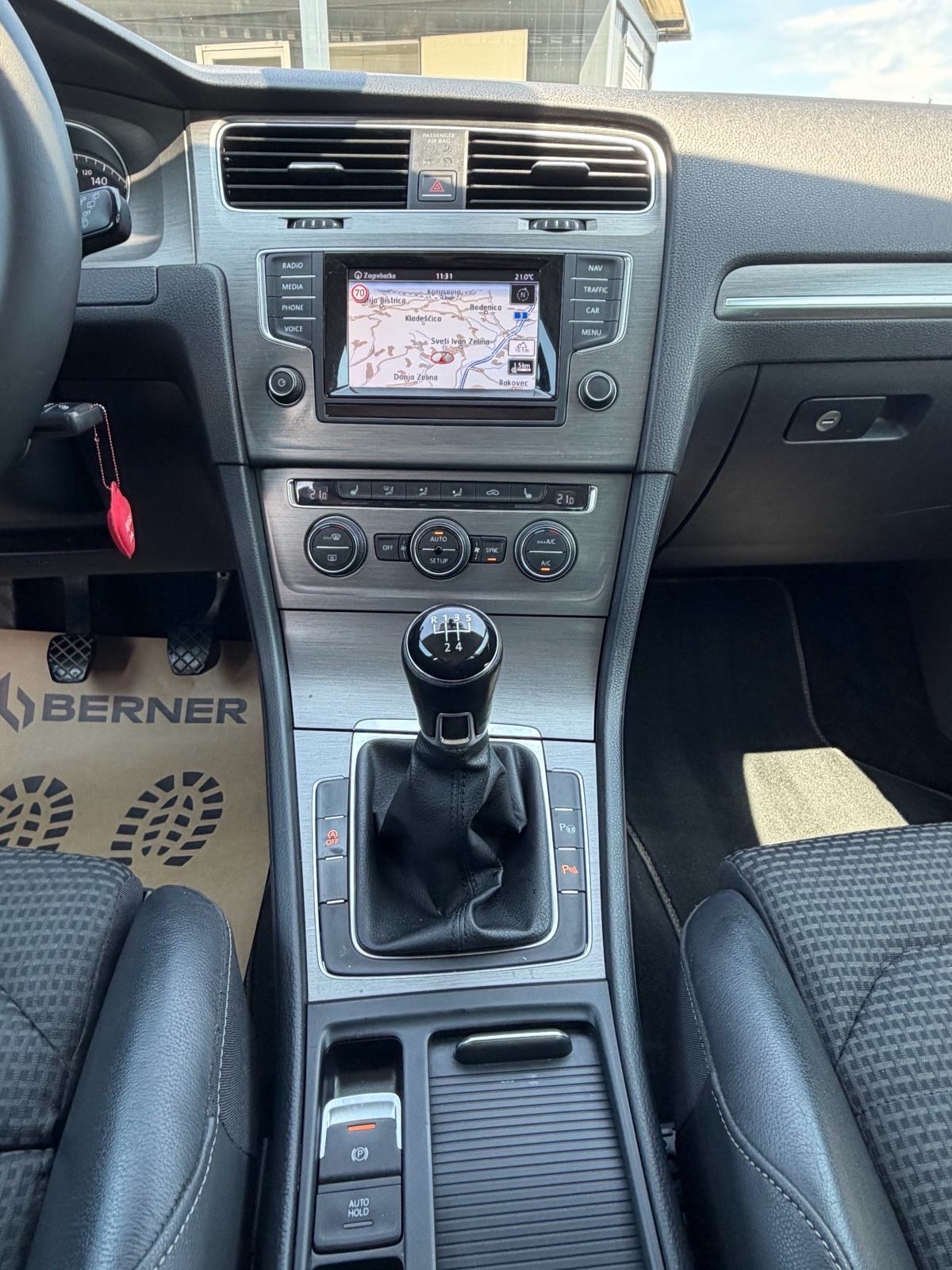 VW Golf 7 1,6 TDI BMT *V.Servis!* BiXenon Navi REG Masaža R17 Servisna, fotografija 18