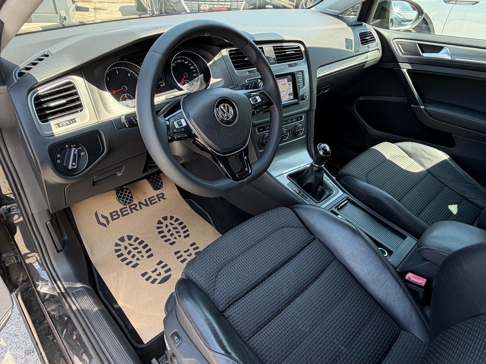 VW Golf 7 1,6 TDI BMT *V.Servis!* BiXenon Navi REG Masaža R17 Servisna, fotografija 10