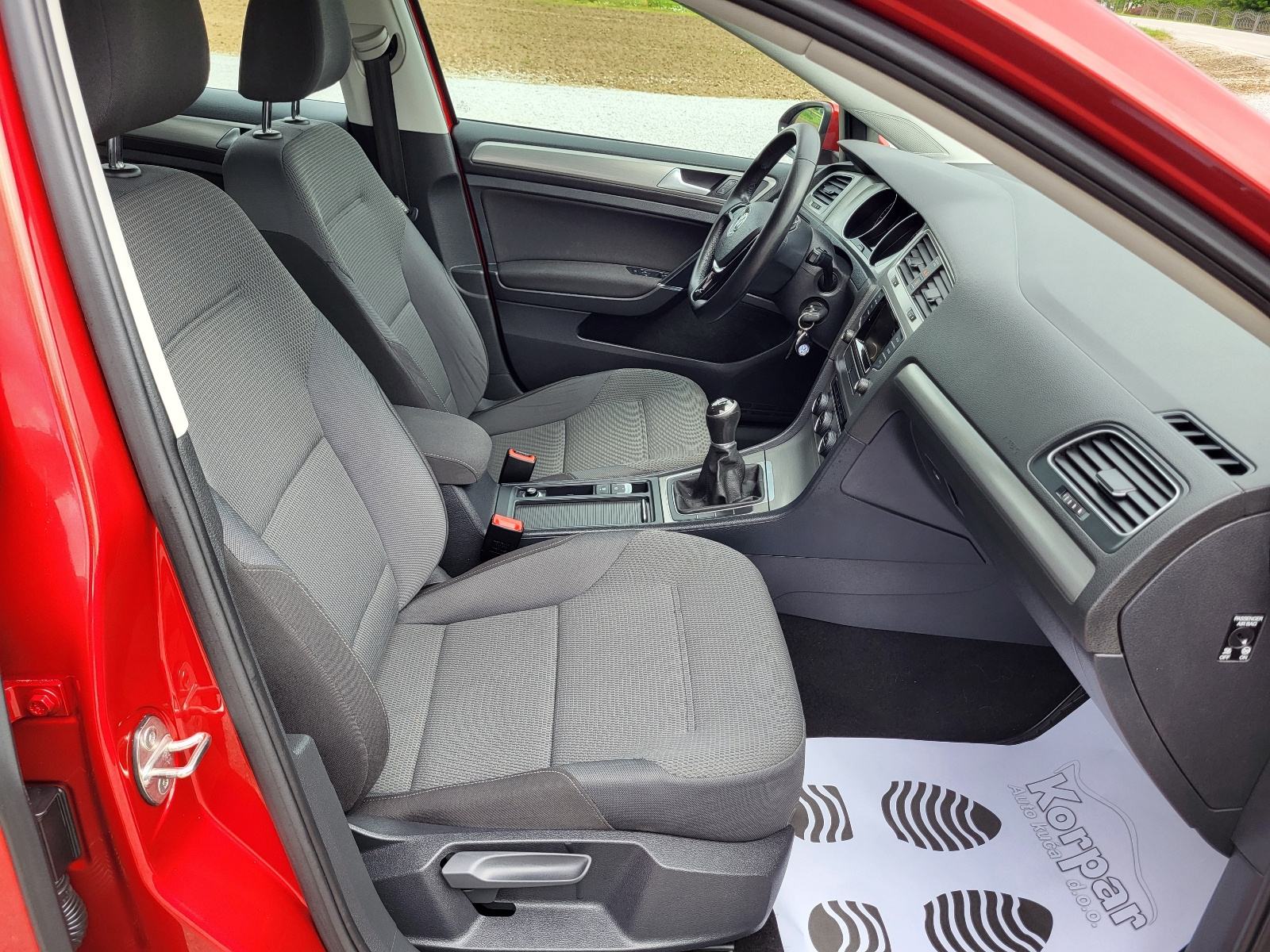 VW Golf 7 1.6 TDI COMFORTLINE,146.000km,VELIKI SERVIS,MOGUČ.KREDITA, fotografija 13