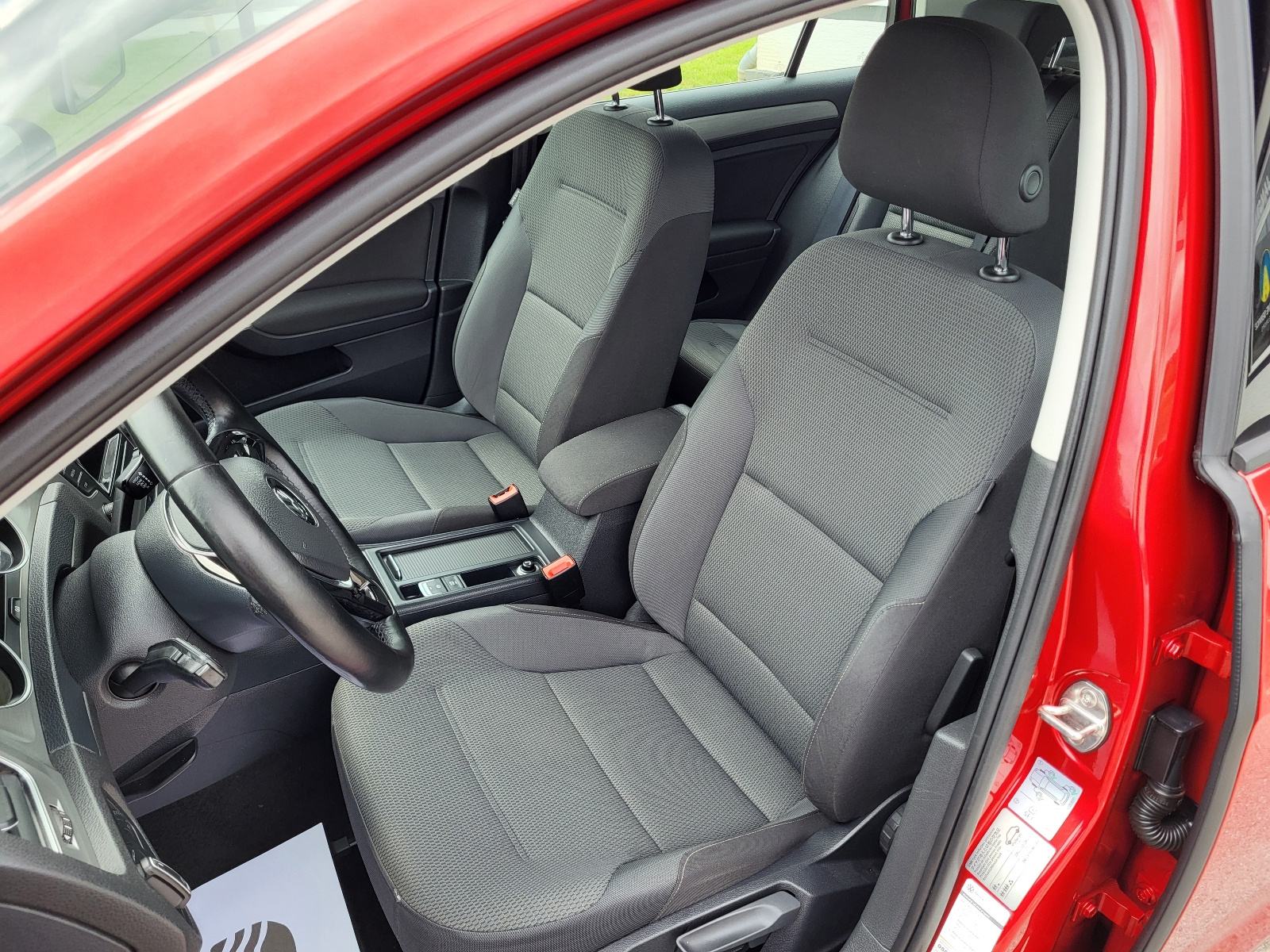VW Golf 7 1.6 TDI COMFORTLINE,146.000km,VELIKI SERVIS,MOGUČ.KREDITA, fotografija 11