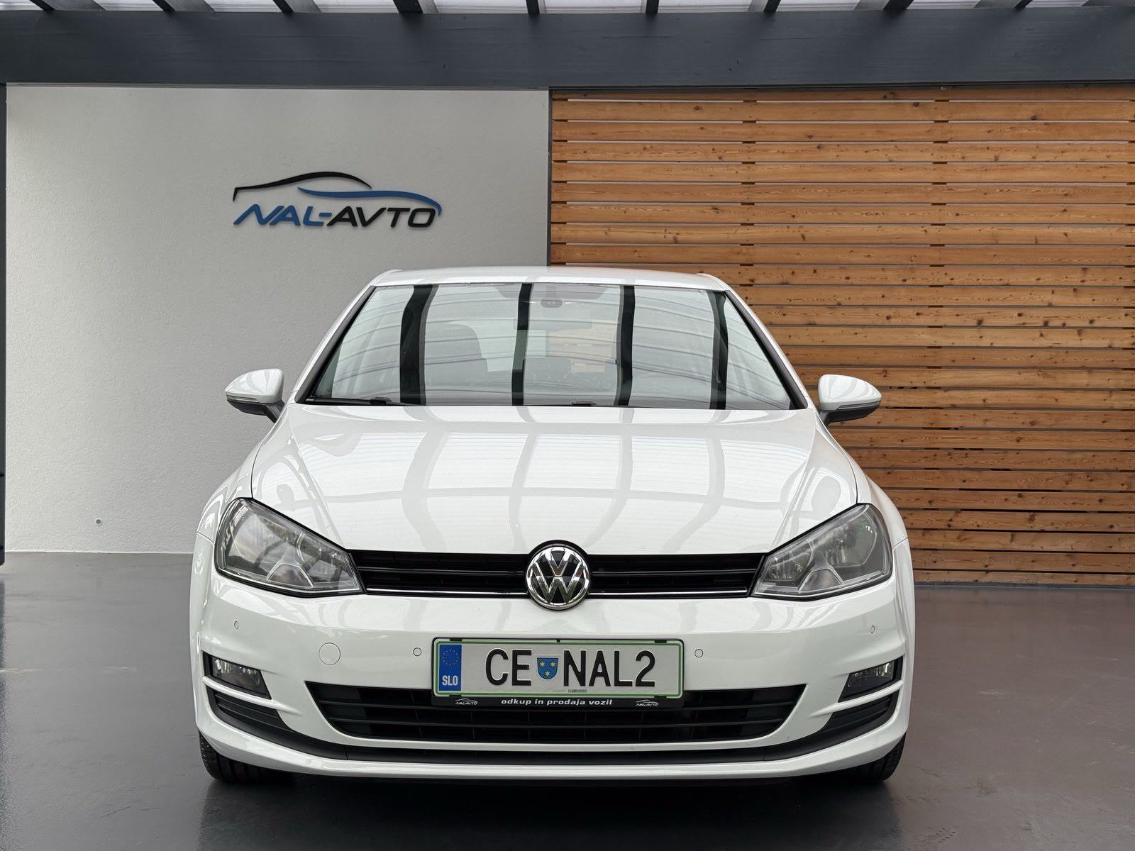 VW Golf 7 1,6 TDI Comfortline SLO.VOZILO-PARK SENZORI-KLIMATIZACIJA, fotografija 2