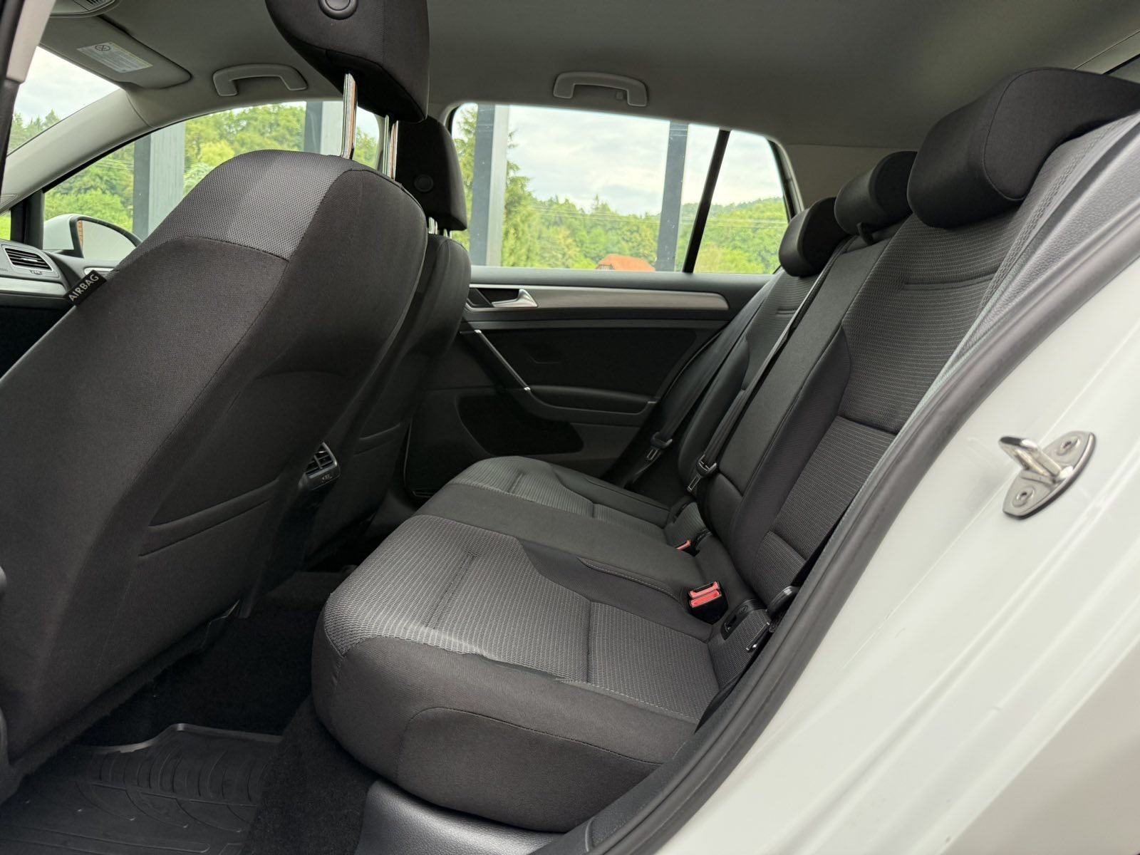 VW Golf 7 1,6 TDI Comfortline SLO.VOZILO-PARK SENZORI-KLIMATIZACIJA, fotografija 11