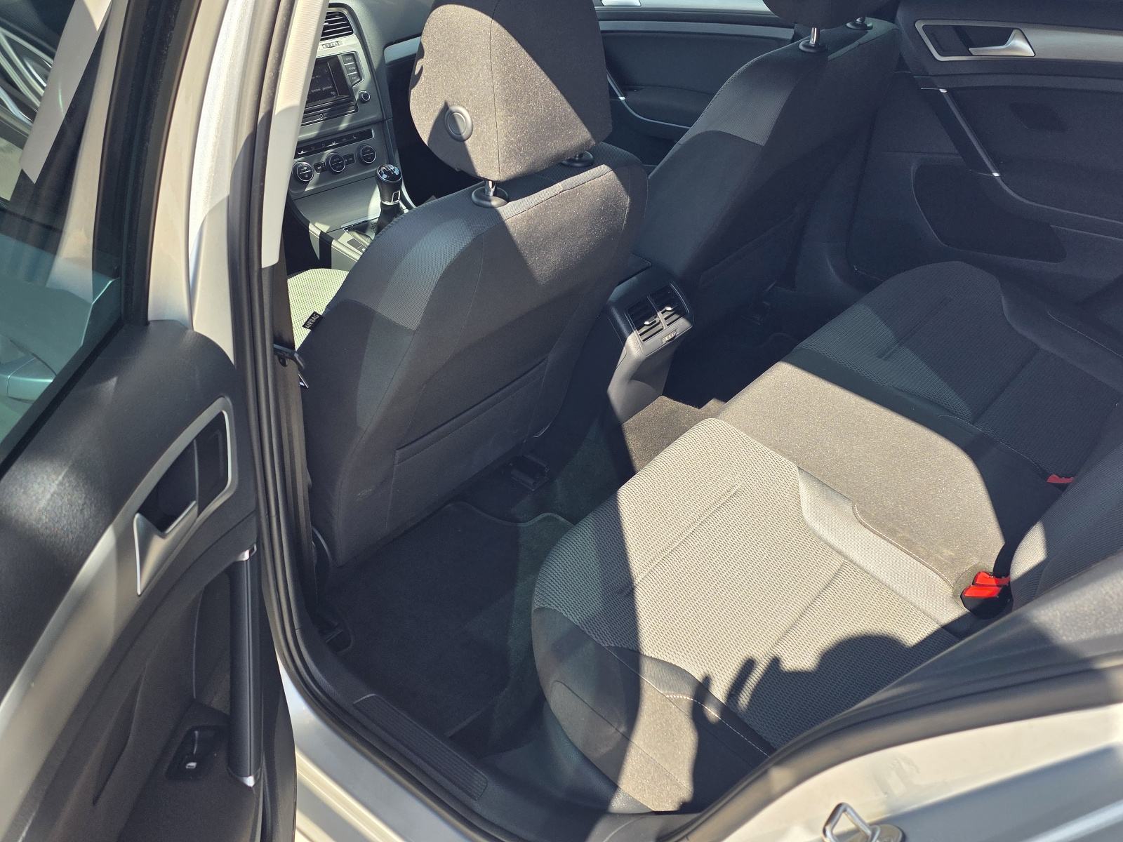 VW Golf 7 1,6 TDI COMFORT LINE,150 T.K.M,REG 1 GODINU, fotografija 11