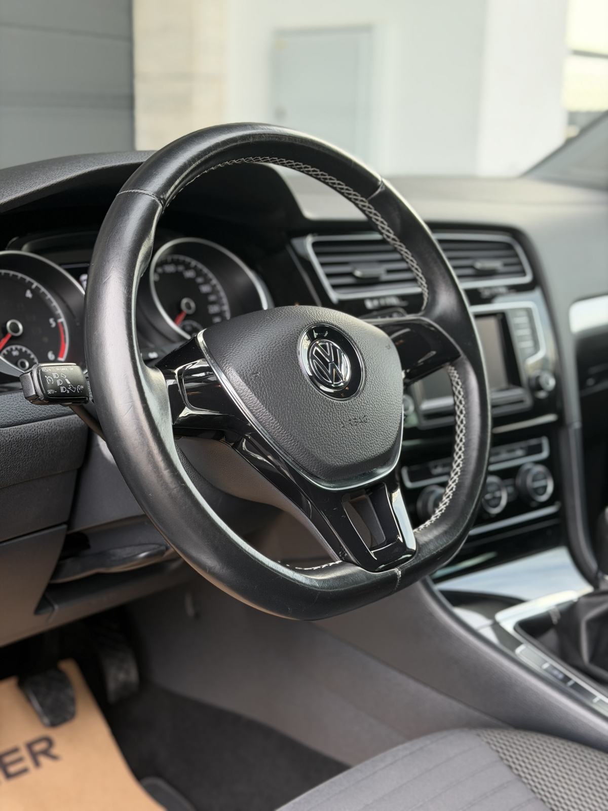 VW Golf 7 1.6 TDI CUP -servisna, nav, pdc, park pilot-, fotografija 7