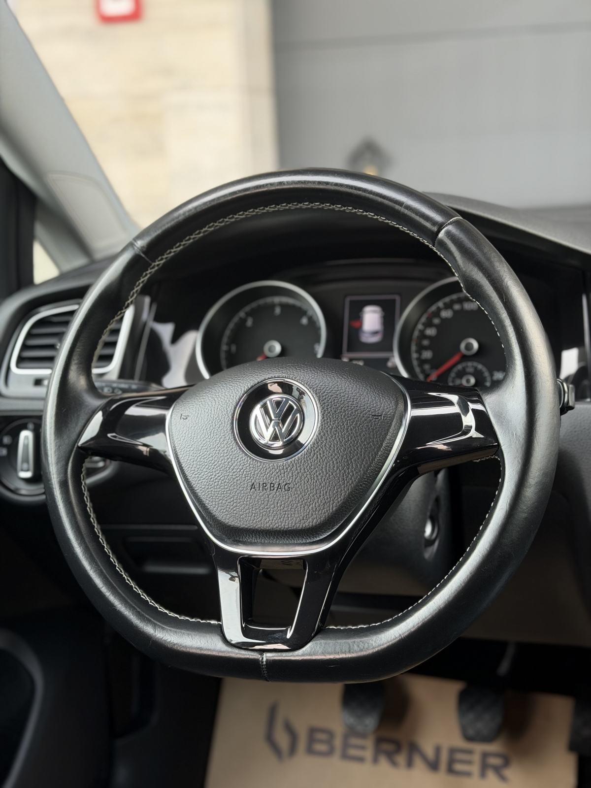 VW Golf 7 1.6 TDI CUP -servisna, nav, pdc, park pilot-, fotografija 8